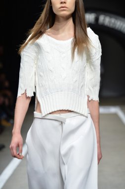 bir model tasarımları melitta baumeister, pist yürür