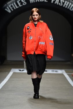 model tasarımları heyein SEO için pist yürür