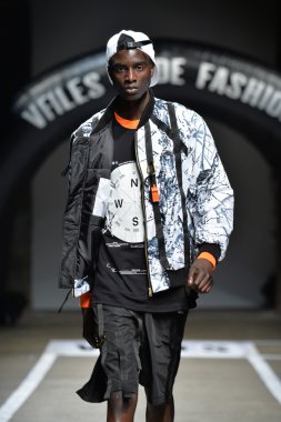 model tasarımları, assk için pist yürür