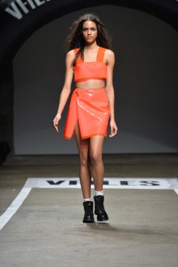 model tasarımları, assk için pist yürür