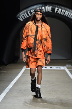 model tasarımları, assk için pist yürür