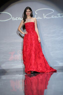 Oscar de la renta giyen victoria adalet