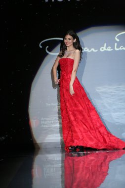 Oscar de la renta giyen victoria adalet