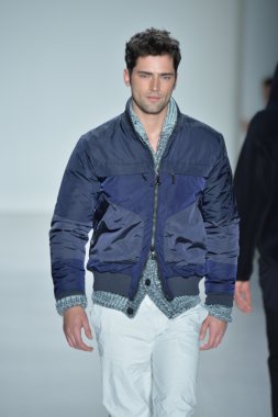 modeline göre NAUTICA siyah yelken