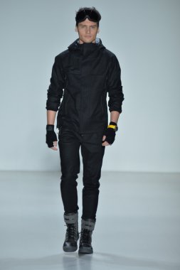 modeline göre NAUTICA siyah yelken