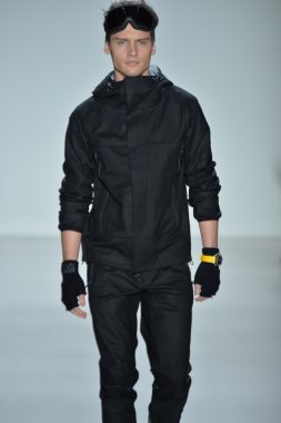 modeline göre NAUTICA siyah yelken