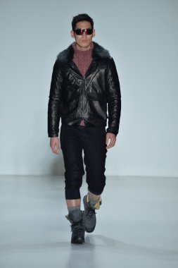 modeline göre NAUTICA siyah yelken