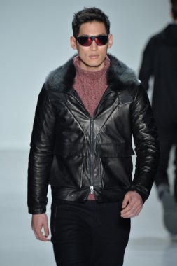 modeline göre NAUTICA siyah yelken