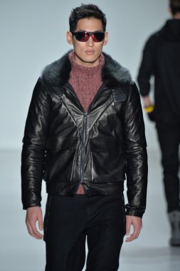 modeline göre NAUTICA siyah yelken