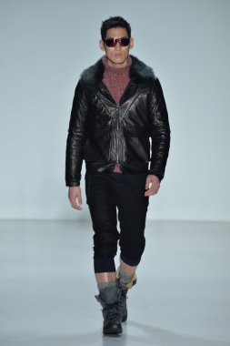 modeline göre NAUTICA siyah yelken