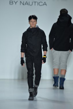 modeline göre NAUTICA siyah yelken