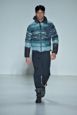 modeline göre NAUTICA siyah yelken