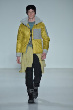 modeline göre NAUTICA siyah yelken