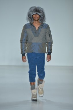 modeline göre NAUTICA siyah yelken