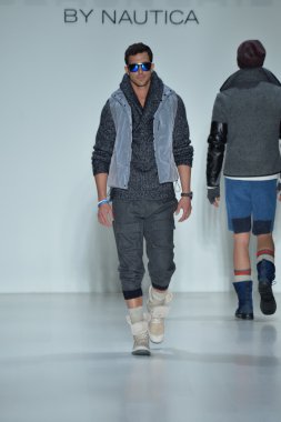 modeline göre NAUTICA siyah yelken