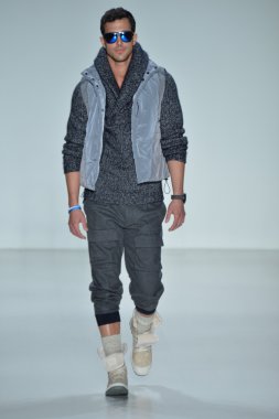 modeline göre NAUTICA siyah yelken