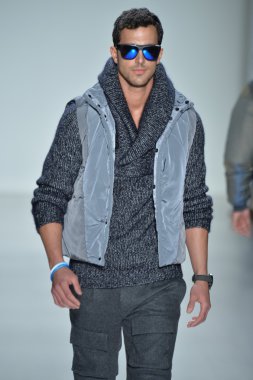 modeline göre NAUTICA siyah yelken