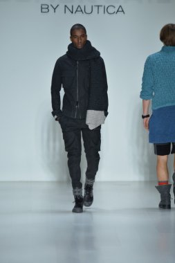 modeline göre NAUTICA siyah yelken