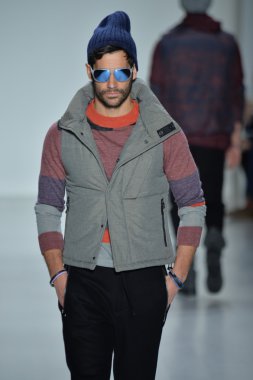 modeline göre NAUTICA siyah yelken