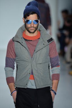 modeline göre NAUTICA siyah yelken