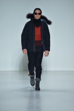 modeline göre NAUTICA siyah yelken