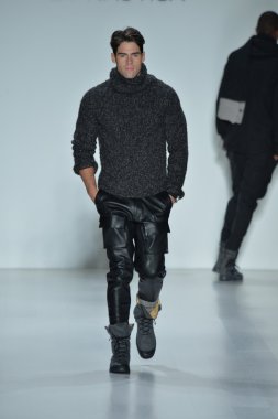 modeline göre NAUTICA siyah yelken