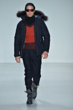 modeline göre NAUTICA siyah yelken