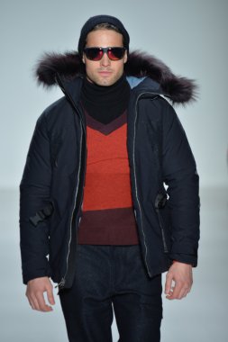 modeline göre NAUTICA siyah yelken