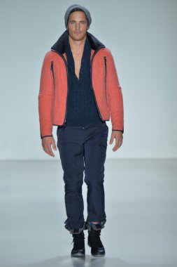 modeline göre NAUTICA siyah yelken