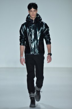 modeline göre NAUTICA siyah yelken