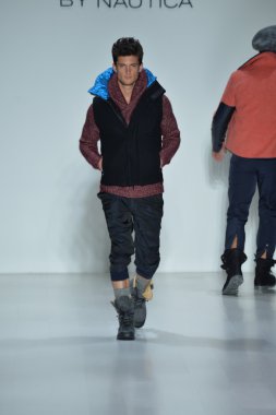 modeline göre NAUTICA siyah yelken