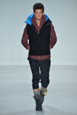 modeline göre NAUTICA siyah yelken