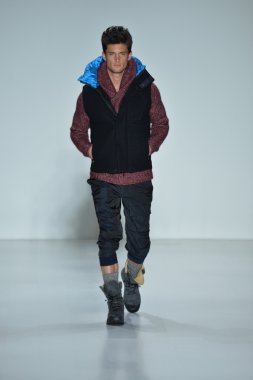 modeline göre NAUTICA siyah yelken