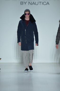 modeline göre NAUTICA siyah yelken