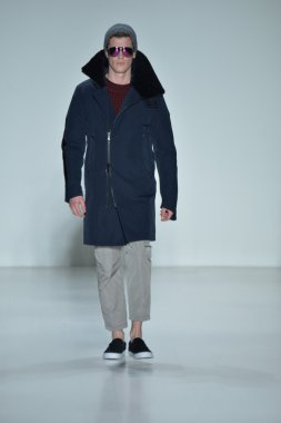 modeline göre NAUTICA siyah yelken