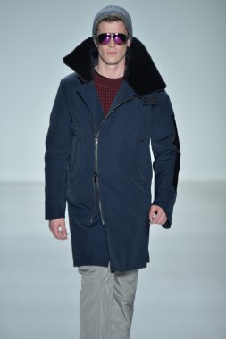 modeline göre NAUTICA siyah yelken