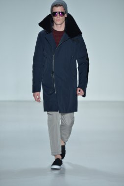 modeline göre NAUTICA siyah yelken