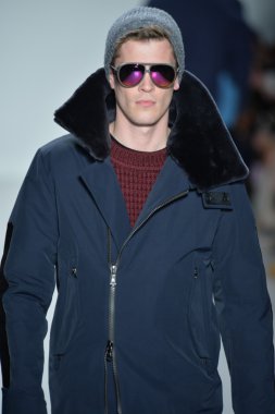 modeline göre NAUTICA siyah yelken