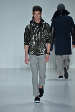 modeline göre NAUTICA siyah yelken