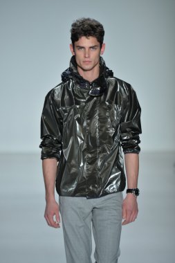 modeline göre NAUTICA siyah yelken