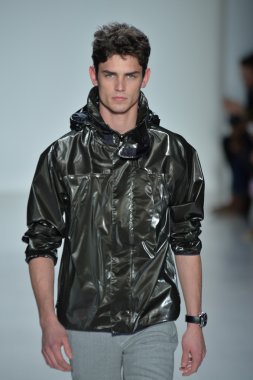 modeline göre NAUTICA siyah yelken