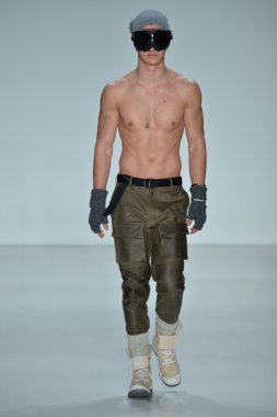 modeline göre NAUTICA siyah yelken