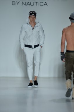 modeline göre NAUTICA siyah yelken