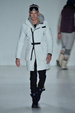 modeline göre NAUTICA siyah yelken