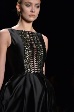 carmen marc valvo modeli