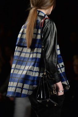 rebecca minkoff pist model yürür