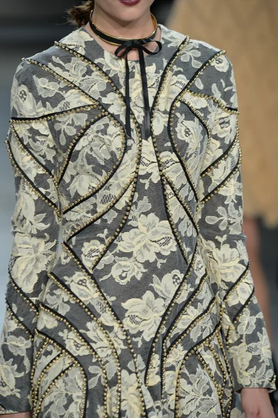 Модель на показе мод Циммермана — стоковое фото