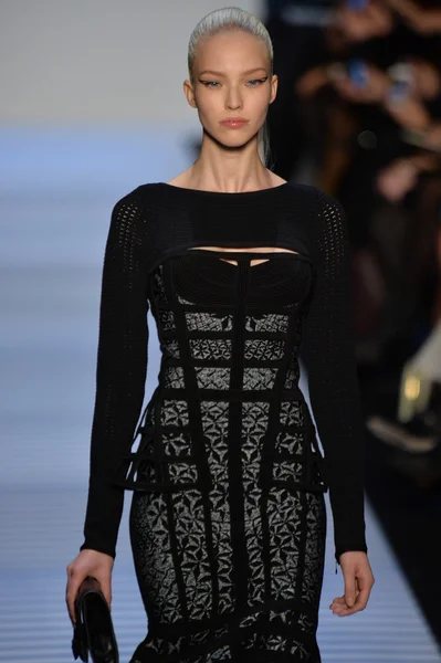 Model at Herve Leger By Max Azria — Stock Photo, Image