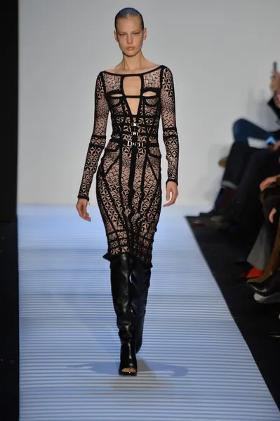 Modelo em Herve Leger por Max Azria — Fotografia de Stock