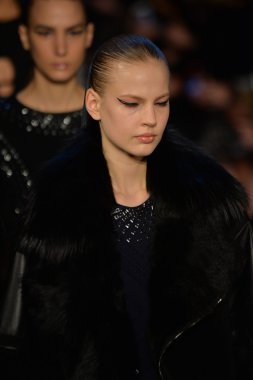 tarafından max azria herve leger, modelleri